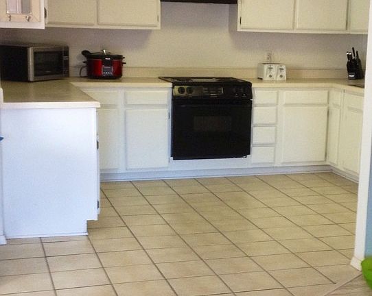 4th image of 1816 Oaklawn Dr