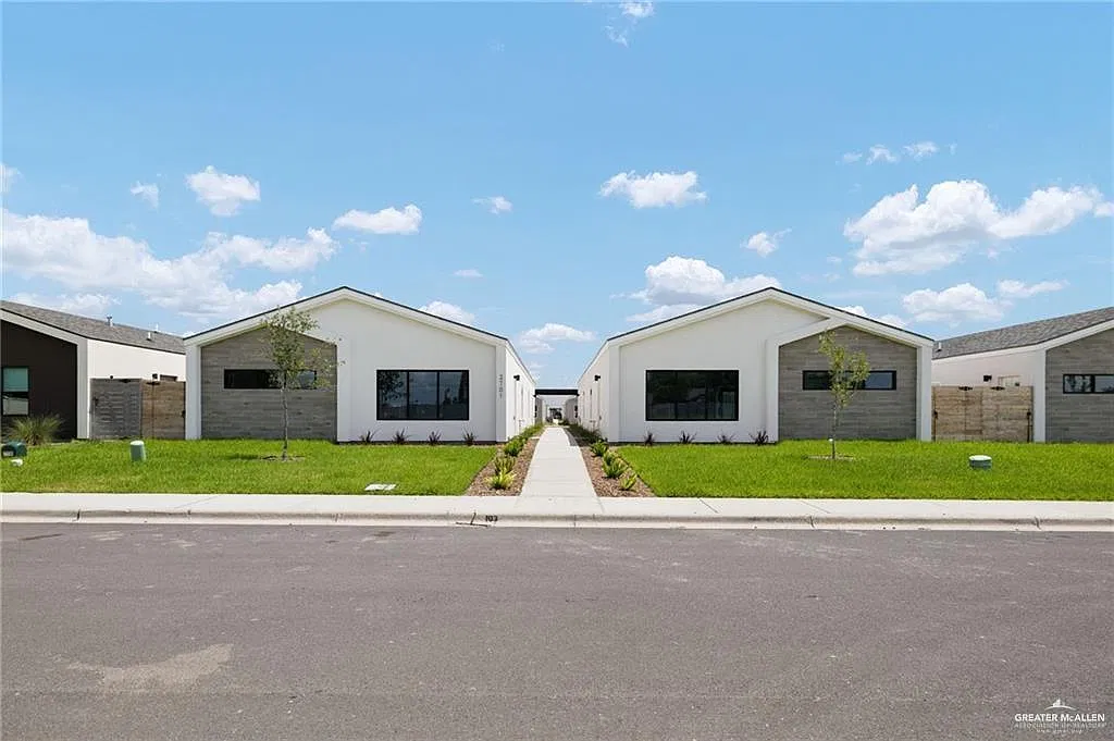 3 bed, 2.0 bath, 1085 sqft, $1,350 — Photo 1