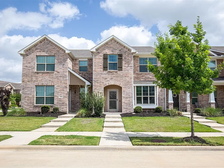 2308 Davenport Dr — Photo 2