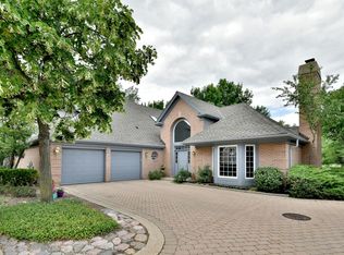 330 Rivershire Ct, Lincolnshire, IL 60069