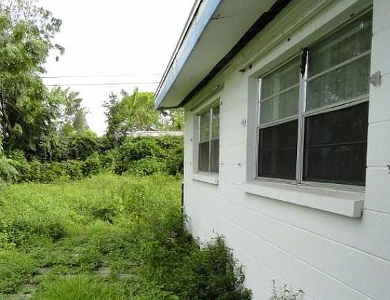 2nd image of 2416 Bayshore Gardens Pkwy