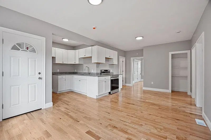 1319 Main St — Photo 1