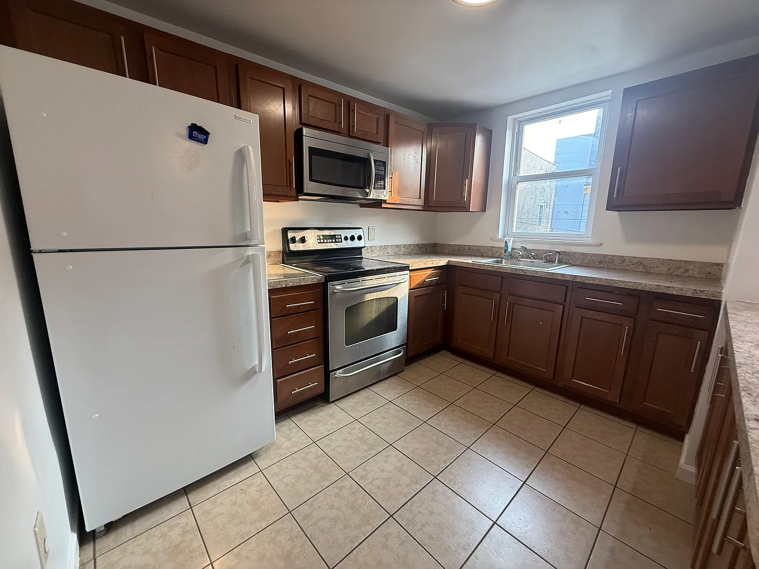 3 bed, 2129 sqft, $1,750 — Photo 3