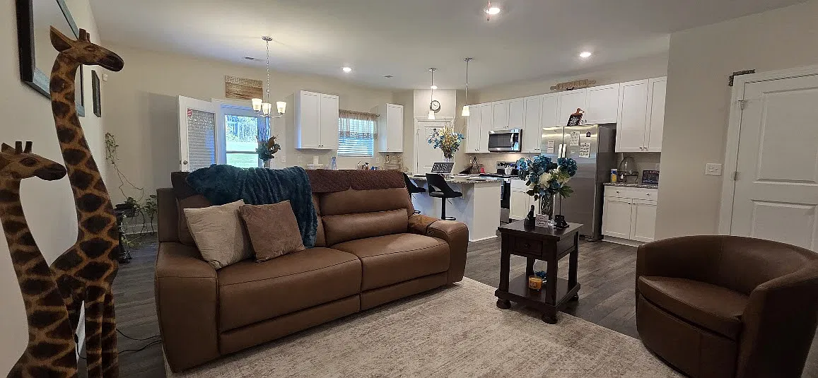 Gorgeous, Spacious, Convenient to Raleigh & NC Beaches — Photo 3