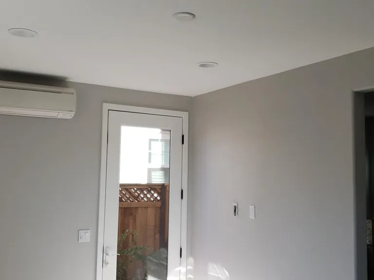 631 W Hearst Ln — Photo 2