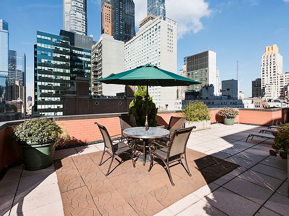 3rd image of 77 W 55th St APT 17D