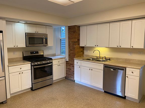 3rd image of 2145 W Bradley Pl #1