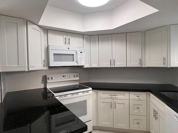 5th image of 8353 Lake Dr APT 108