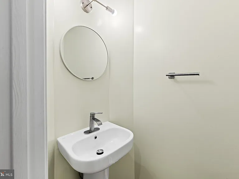 2615 Chivalry Ct — Photo 22