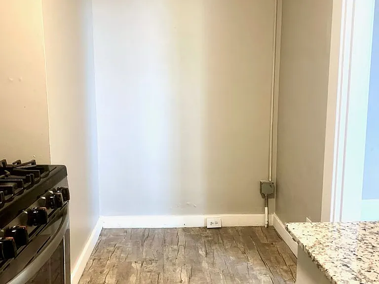 2838 Broadway Ave — Photo 8