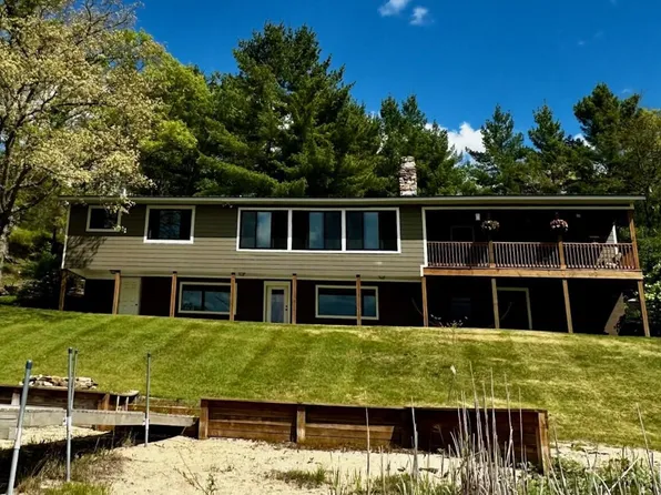 6121 S Hamlin Cir, Baldwin, MI 49304