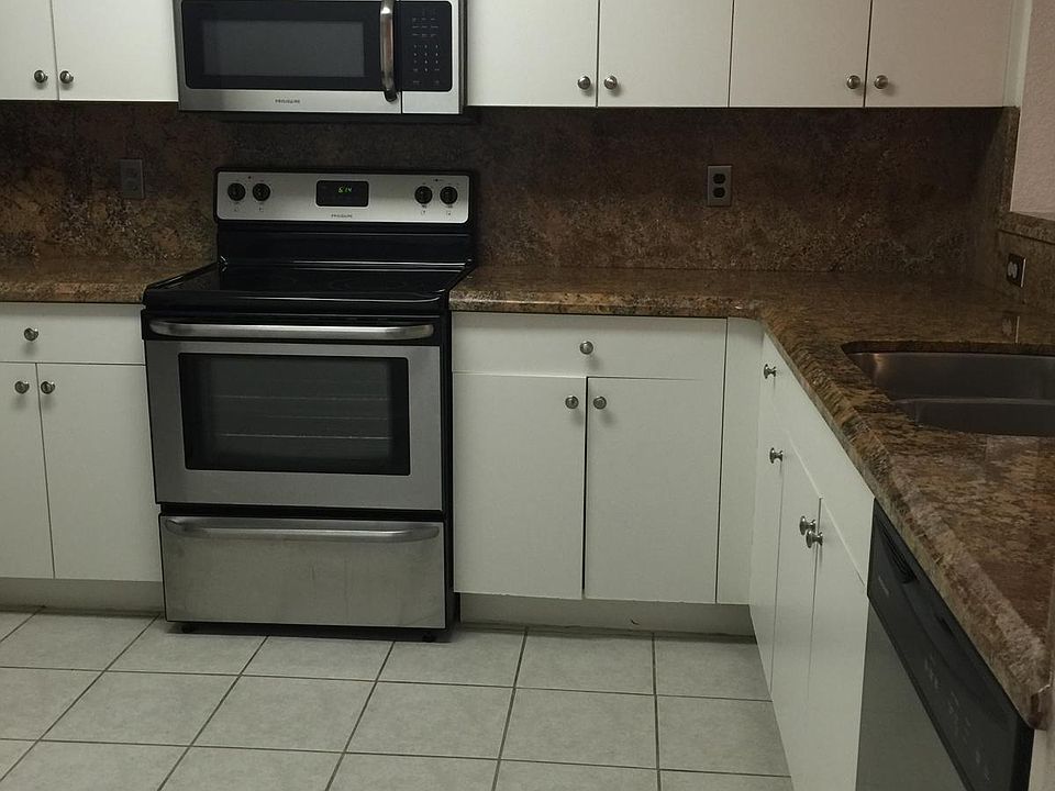 1st image of 10901 NW 82nd St