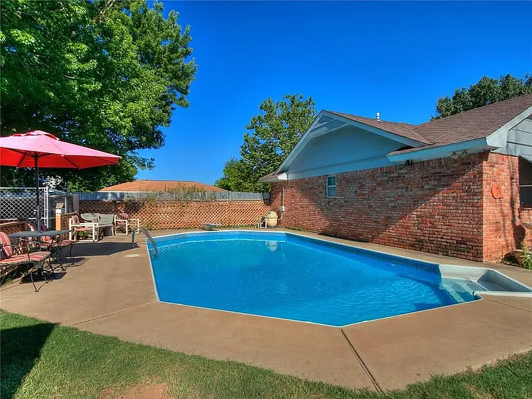 2308 Houston Ave — Photo 13