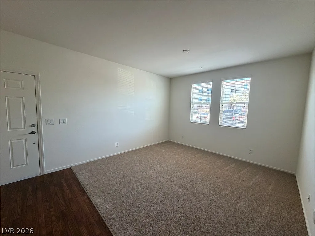 3 bed, 2.0 bath, 1268 sqft, $1,740 — Photo 3