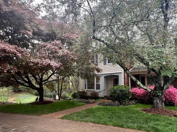 1000 Huntwood Ln, Charlottesville, VA 22901
