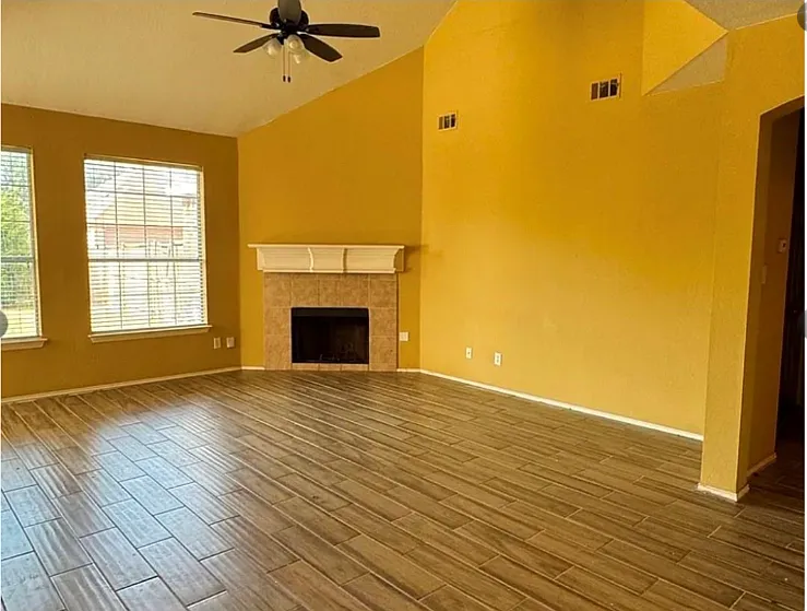4 bed, 2.5 bath, 2896 sqft, $2,700 — Photo 2