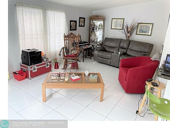 3rd image of 5561 Lakeshore Dr