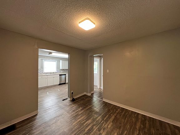 2nd image of 922 Virginia Ave
