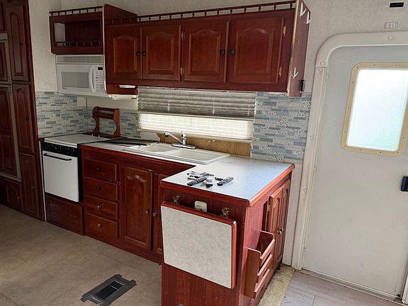 2nd image of 1118 N Fort St #27-2
