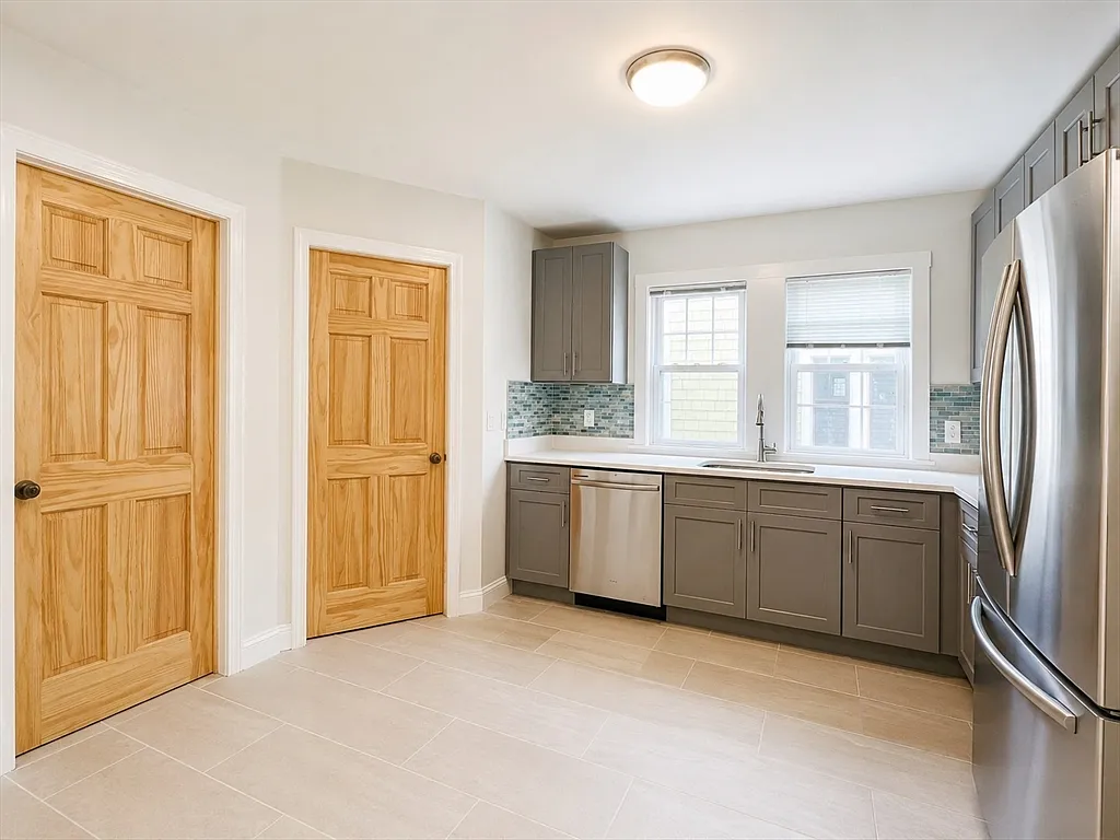 2 bed, 2.0 bath, 912 sqft, $3,500 — Photo 2