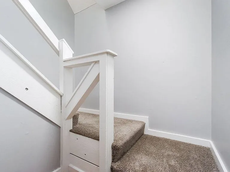 1373 Indianola Ave — Photo 20