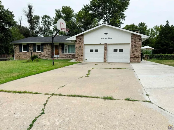 3512 SE Park Lane Ct, Topeka, KS 66605