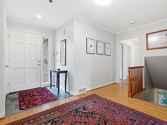 3rd image of 219 Danbury Cir S