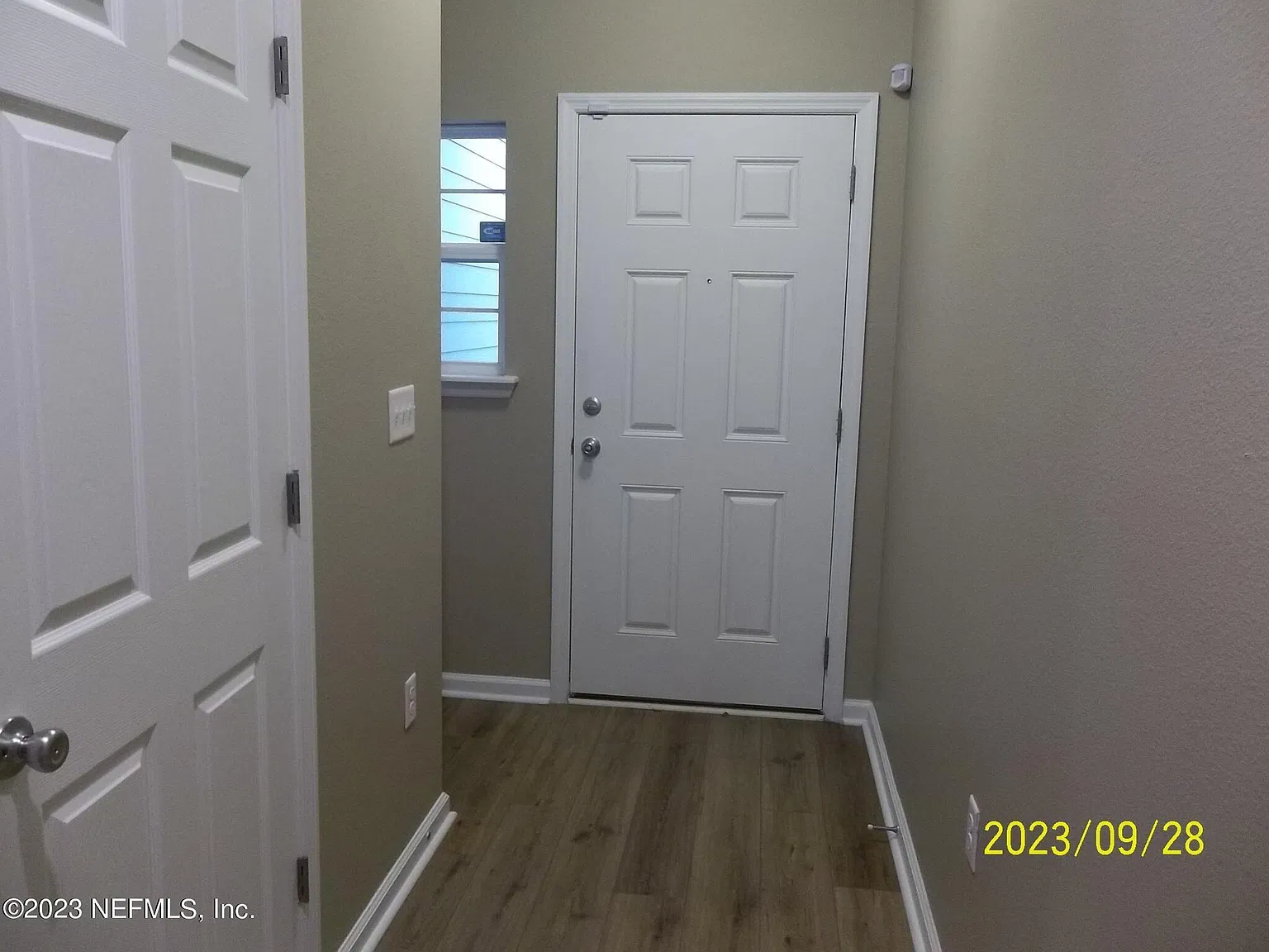 3 bed, 2.5 bath, 1390 sqft, $1,775 — Photo 3