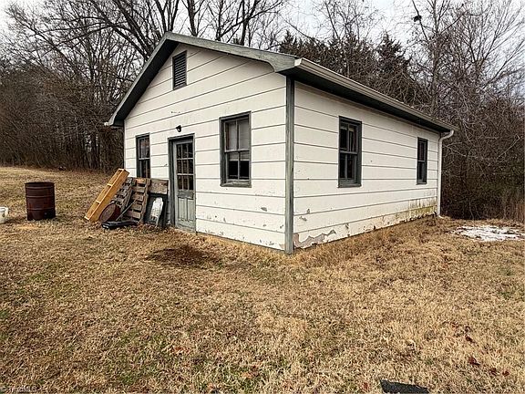 3rd image of 2412 Park Springs Rd