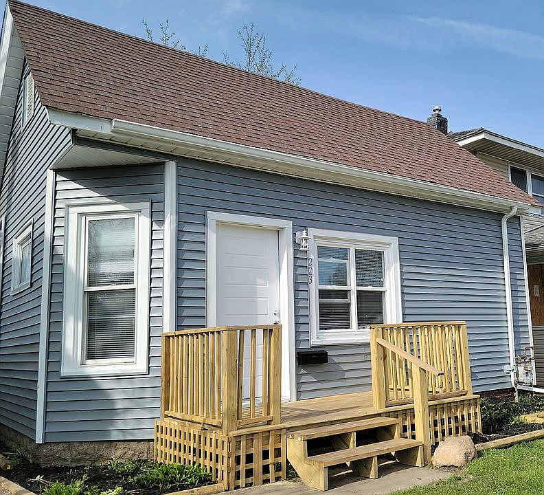 1st image of 223 W Ewing Ave