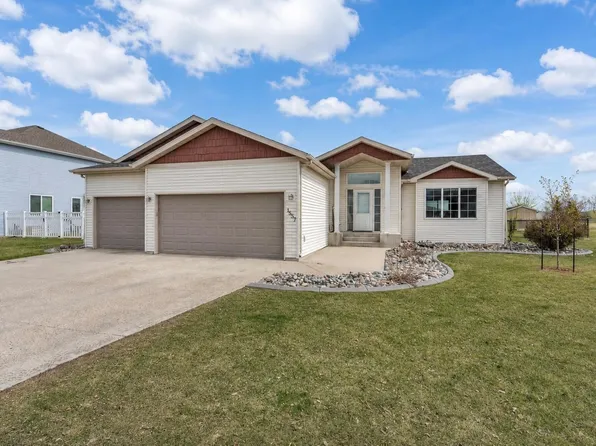 1557 Johnson Dr S, Moorhead, MN 56560