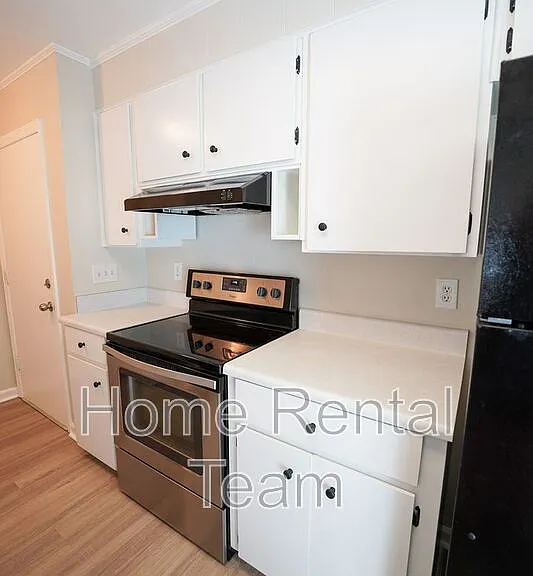 109 W 14th St — Photo 8
