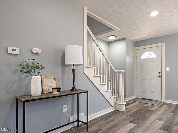 4th image of 695 Woodland Ave