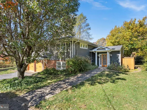 16540 Clarkes Gap Rd, Waterford, VA 20197