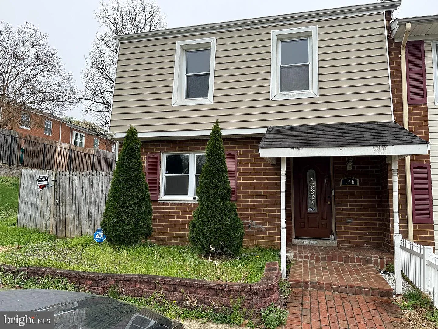 128 Oak Dr photo 1