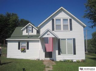 203 E Swan St, Oakland, NE 68045