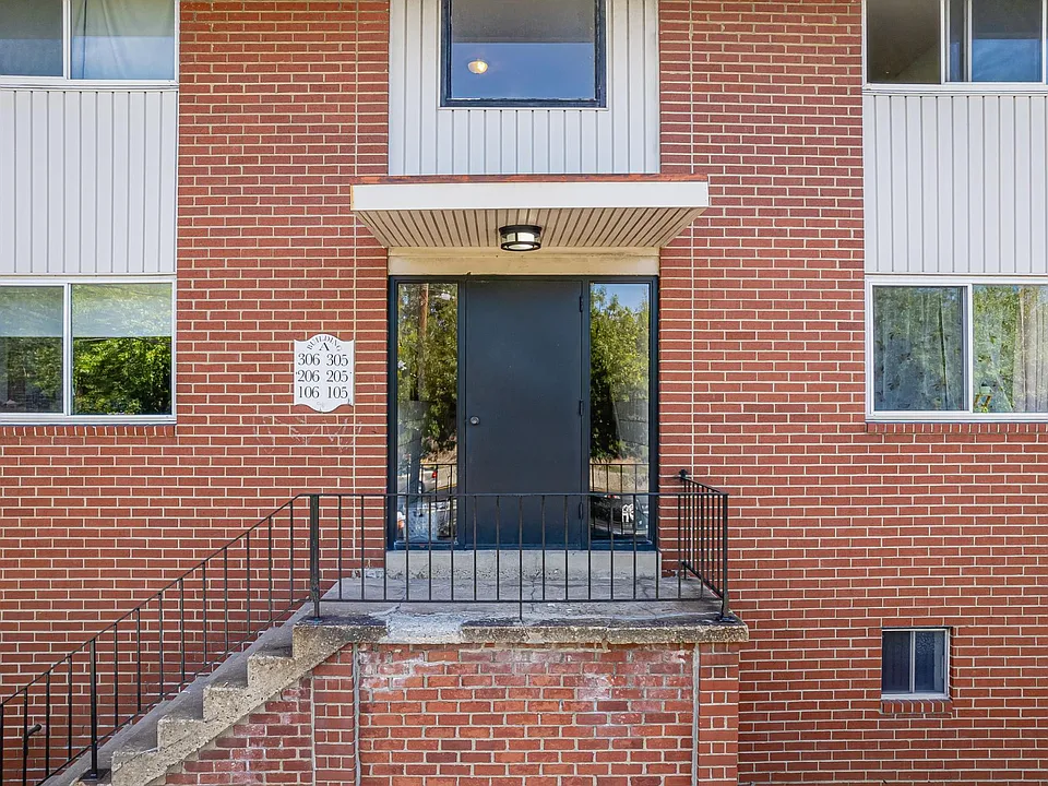 Brooklane Manor Apartments