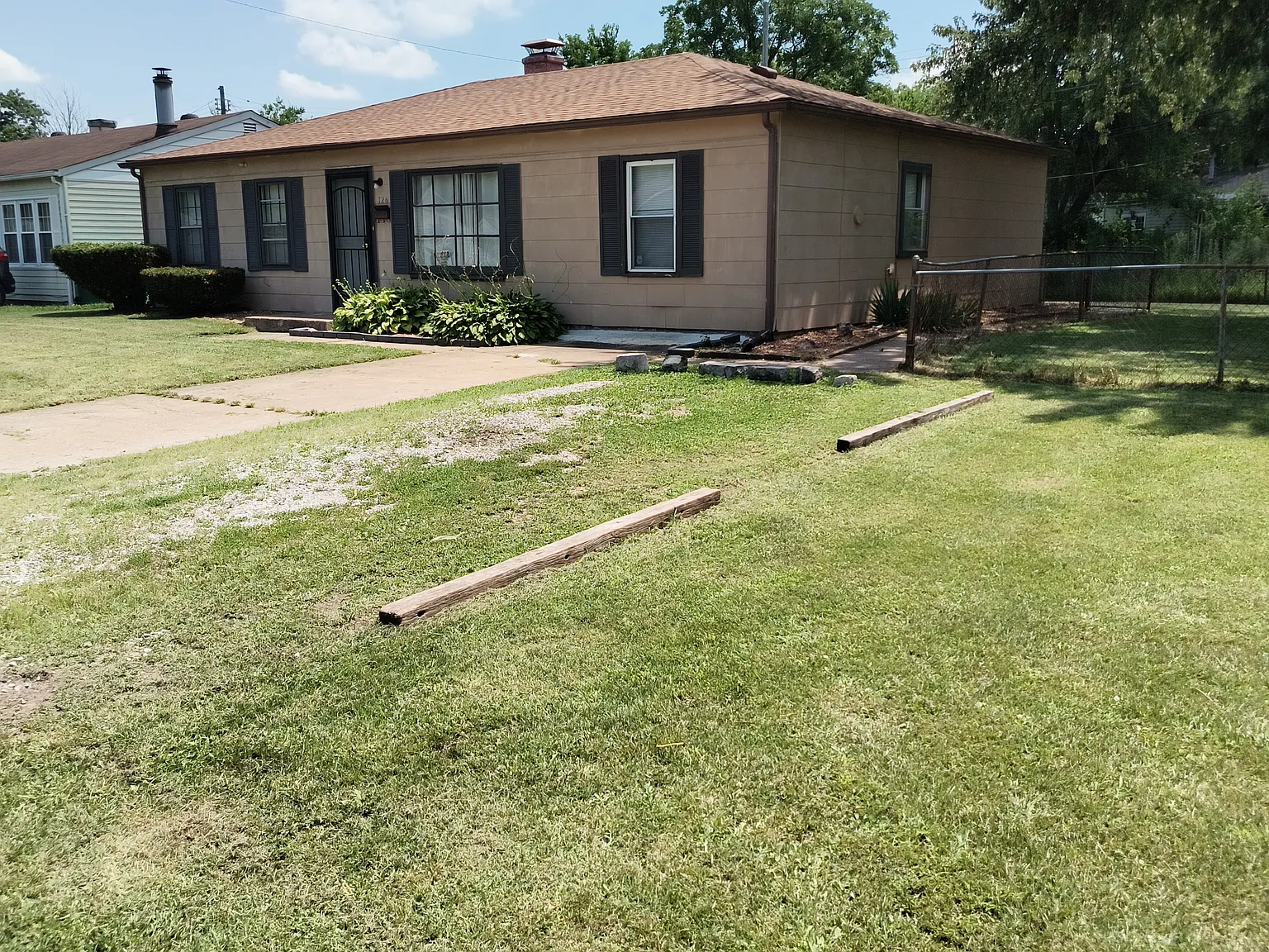 4 bed, 1290 sqft, $1,375 — Photo 2