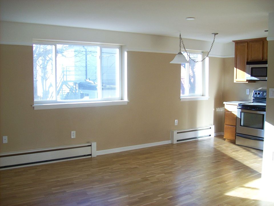 1st image of 1419 N Detroit St APT 35