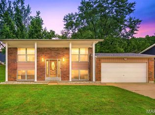 12115 Glenpark Dr, Maryland Heights, MO 63043