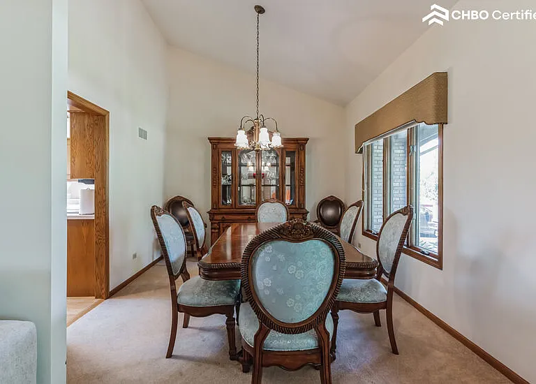 Dining Room with 8 chairs & 2 expansion leafs
