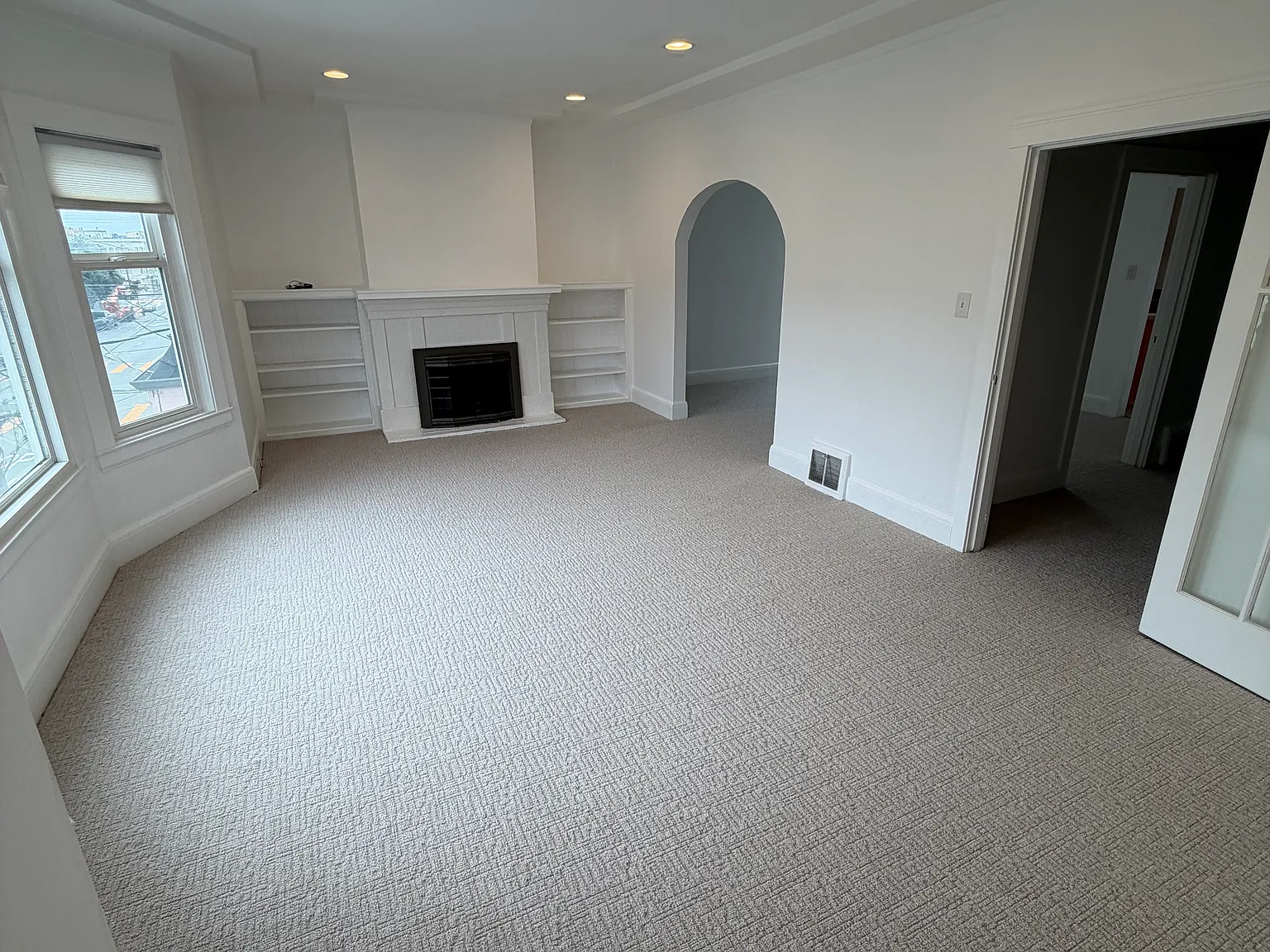 2 bed, 1.5 bath, 1250 sqft, $6,000 — Photo 3