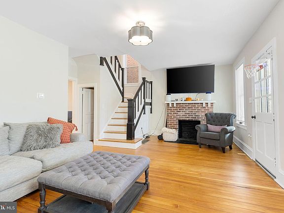 4th image of 2431 W 18th St