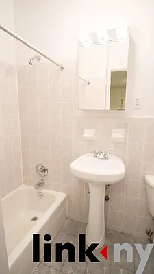 Rented by Link NY Realty | media 5