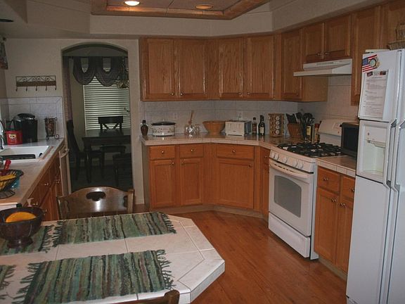 5-burner gas stove, very quiet dishwasher, wood floors