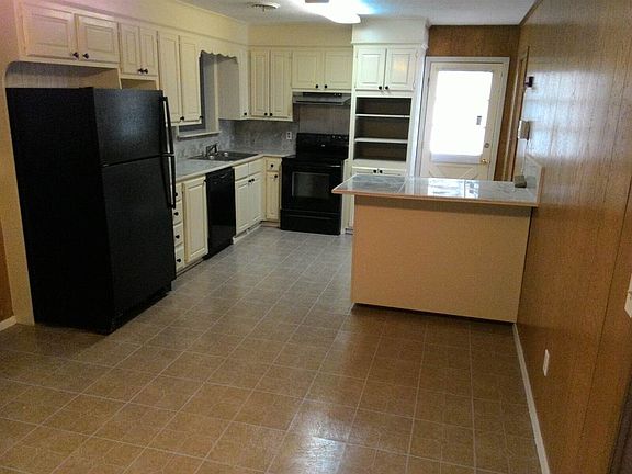 5th image of 914 Woodville Dr