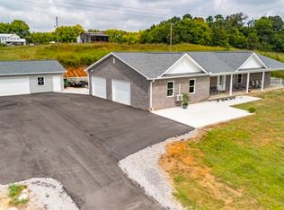 1385 Valley Home Rd, Dandridge, TN 37725