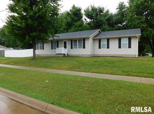 5820 N Division St, Davenport, IA 52806