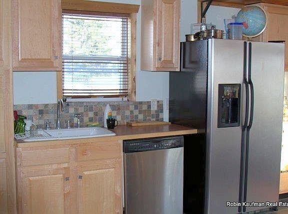 3rd image of 1034 Wolf St
