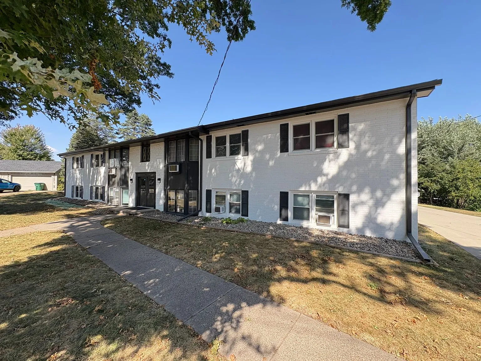 Patricia Park Apartments — Photo 2